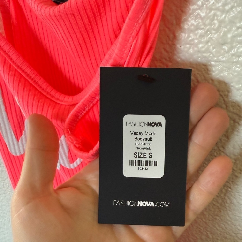NWT Fashion Nova “vacay mode” Hot Pink Bodysuit - Picture 3 of 4